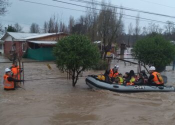 Chile decreta estado de catástrofe en varias regiones por inundaciones y desborde de ríos