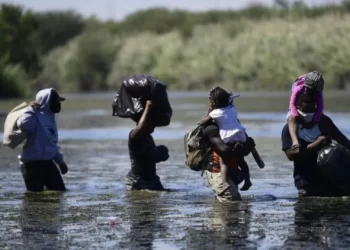 Venezolana embarazada que cruzó El Darién y el Río Bravo perdió a su bebé al llegar a EE.UU.