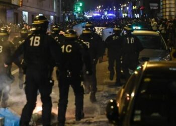 Gobierno de Francia despliega miles de efectivos policiales para contener disturbios