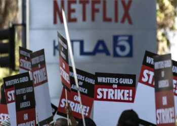 Directores de Hollywood llegan a un acuerdo provisional con los guionistas en huelga