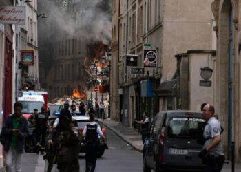 Incendio en el centro de París dejó varias personas heridas
