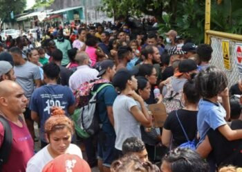 Unos mil 600 venezolanos aguardan en Nuevo Laredo