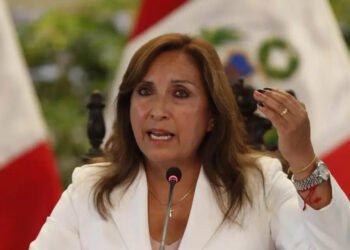 La presidenta de Perú llega a la Fiscalía para responder sobre las muertes en las protestas