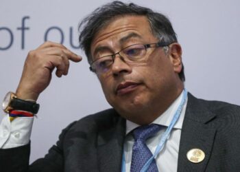 Petro asegura que su campaña no ha recibido dinero de narcos