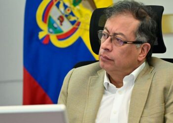 Petro cree que algunos dirigentes políticos buscan difamarlo