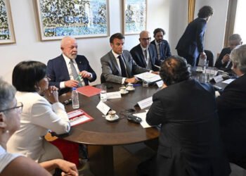 Petro, Macron, Lula y Fernández se reúnen en Bruselas con delegación chavista y de oposición
