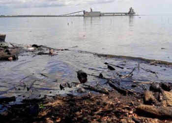 Denuncian que derrames de crudo en el Lago suman más de 3 semanas