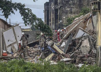 Número de muertos por desplome de un edificio en Brasil se elevó a 11