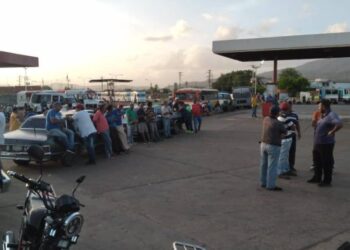 Coro | Madrugonazo de transportistas: exigen redistribución de gasolina