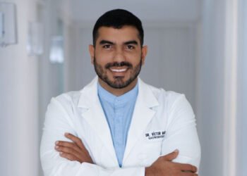 Dr. Víctor Manríque sugiere no ignorar síntomas de acidez estomacal