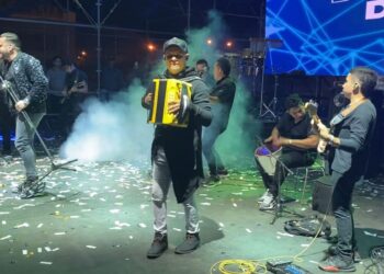 <strong>Jhonder Morales y Rafael Quintero se lucieron ante más de 3 mil personas en la única presentación que realizó Jessi Uribe en Venezuela</strong>