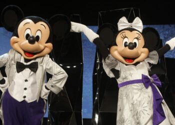 Colombiamoda celebra a Disney con un desfile lleno de sus personajes mágicos