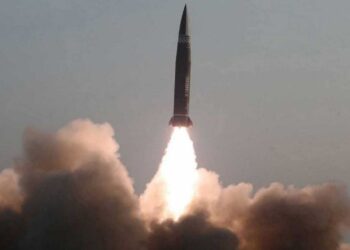 Corea del Norte lanza un misil balístico sin identificar hacia el mar de Japón