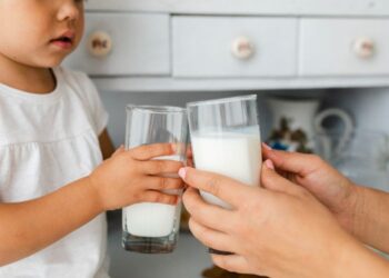 Consumir leche ayuda a prevenir la osteoporosis