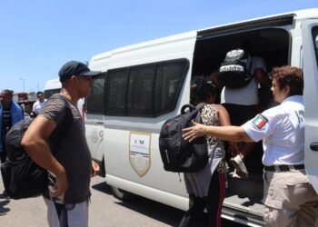 Autoridades mexicanas hallan a 256 migrantes abandonados al este del país, 70 son venezolanos