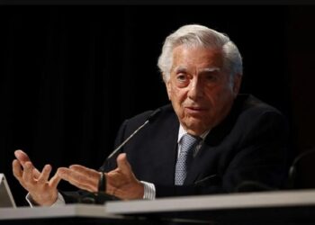 Mario Vargas Llosa es hospitalizado por segunda vez en Madrid por COVID-19