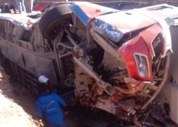 Vuelco de bus dejó al menos seis fallecidos y 20 heridos en Bolivia