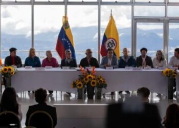Delegación del gobierno colombiano viajó a Caracas para cuarto ciclo de diálogos con el ELN