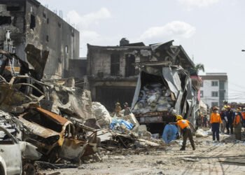 Suman 32 los muertos por explosión e incendio en República Dominicana