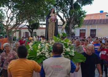 Carupaneros mostraron su fe a Santa Rosa en nuevo aniversario de la mística patrona de la ciudad