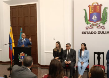 Rosales entrega propuesta para crear Zona Económica Especial en el Zulia