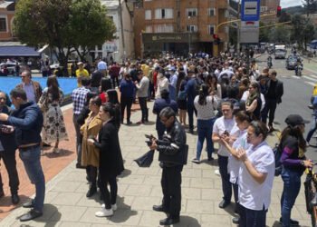 Un muerto y daños menores en edificaciones dejó fuerte temblor de 6,1 en Colombia