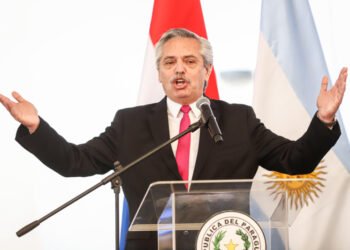 Presidente argentino pide cuidar "la paz social" tras intentos de saqueos de comercios