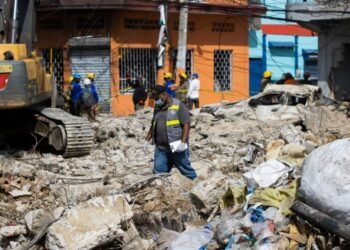 Familiares de desaparecidos tras explosión en Dominicana piden agilizar la búsqueda