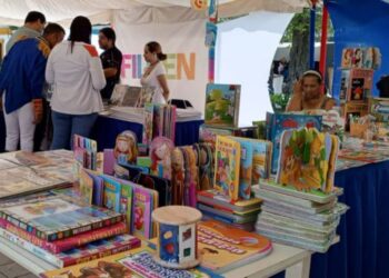 Filven 2023 inició en la plaza Bolívar de Cumaná con una concurrencia masiva de visitantes