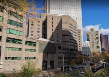 New York evalúa albergar inmigrantes en una prisión federal