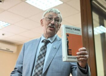 Rusia arresta a observador para que no supervise la reelección de Putin, según activistas