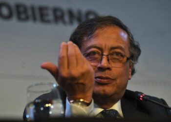Petro queda en el ojo del huracán político por supuestos dineros ilícitos en su campaña