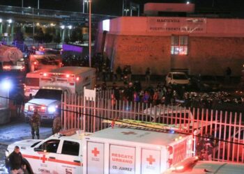 México dará 8,2 millones de dólares a familiares de 40 migrantes muertos en incendio