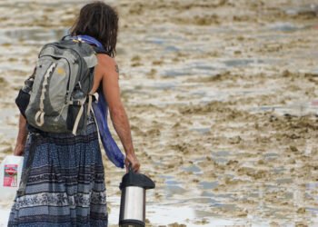 Miles de personas se quedan varadas en el desierto durante el Burning Man