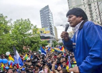 Evo Morales: Acepto ser candidato a la Presidencia para "salvar" a Bolivia "otra vez"