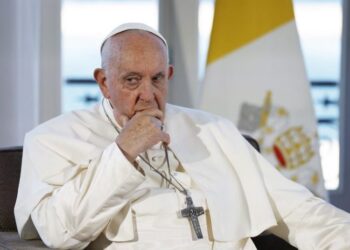 El Papa Francisco llamó a socorrer a los migrantes en el mar