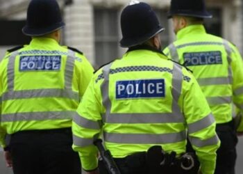 Policías de Londres renunciaron a portar armas luego de acusación de asesinato