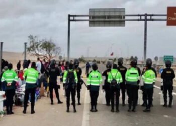 Perú desplegó 180 policías en la frontera con Chile para prevenir la migración irregular