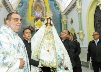 Devotos asistieron a la bajada de la Virgen del Valle en Margarita