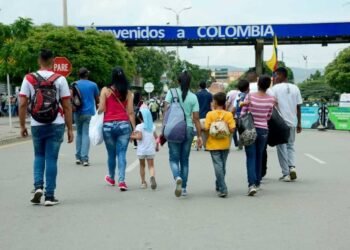 Más de 100 venezolanos ingresan a Colombia tras operativo militar contra minería ilegal