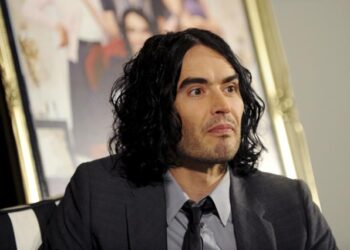 El actor Russell Brand es acusado de violación, agresiones sexuales y maltrato emocional