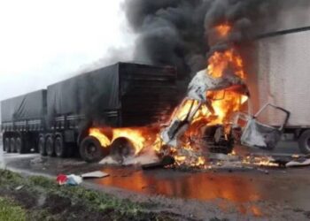 Al menos siete muertos tras accidente múltiple con decenas de tractocamiones en Brasil