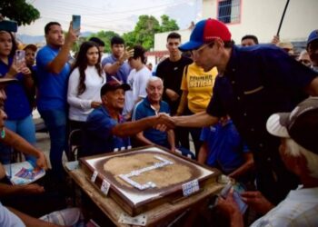 Candidatos a las primarias aprietan el acelerador en actos de campaña, dando prioridad a Oriente