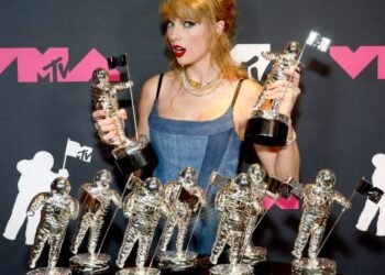 Taylor Swift triunfó en una gala de los MTV VMA dominada por las mujeres y el hip hop (+Fotos)