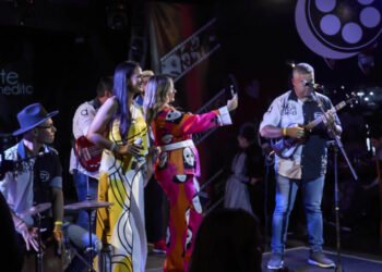 Arte Inédito celebra su séptimo aniversario con una noche de música, creatividad y networking