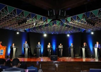 10 proyectos de gobierno para sacar al país de la crisis se confrontarán este domingo en las urnas
