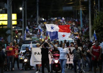 Más de 400 arrestos por protestas en rechazo a un contrato minero en Panamá