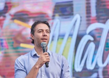 Renunció el alcalde de Medellín para unirse a una campaña política