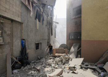 Ejército israelí advierte que habitantes del norte de Gaza no deben "demorar" su evacuación