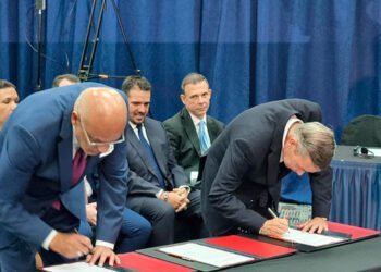 Gobierno de Venezuela y oposición firman acuerdo de garantías para presidenciales de 2024